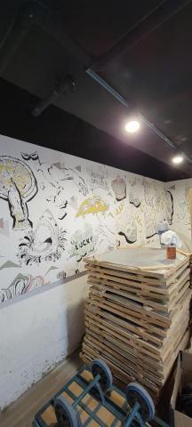 楊沃文 - 餐廳牆身對花牆布。