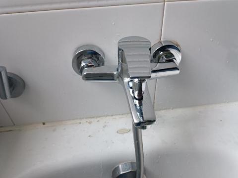 成興達水電工程 - 更換浴缸水龍頭