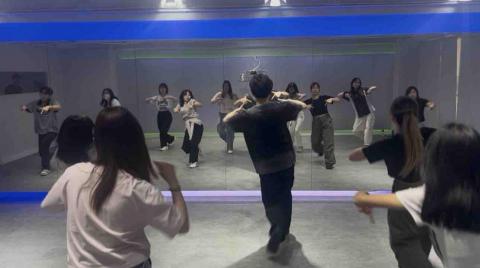 CHUK - CHOREO CLASS CHUK - CHOREO CLASS