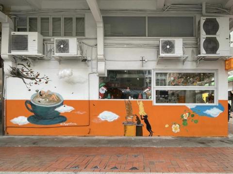 Fysh Wong - 咖啡店壁畫（全幅：沉浸的女士、狗與貓、雲與花之源）Cafe wall painting (immersed lady, doggies & cat, source of cloud & flowers)