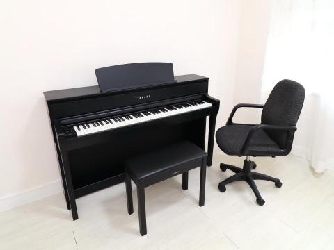 The Good Pianist - Yamaha CLP-675 Clavinova digital piano. Has the sound of the CFX (Yamaha's top of the line 9' concert grand)