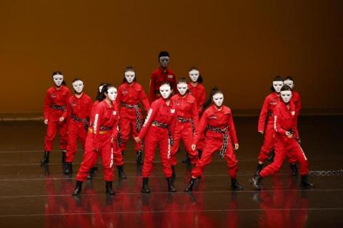 FATI PRODUCTION - FATI PRODUCTION PERFORMANCE TEAM 是一支專業的藝術創作團隊,結合了舞蹈和歌唱表演。他們以高超的技術水平和創意編排著稱,並利用現代舞台科技效果,為觀眾提供震撼的視聽體驗。我們的舞台總監與編舞導師均是業界精英,曾主理及參與多個知名歌手的演唱會製作。團隊專注於舞蹈編排、歌唱表演以及跨界舞台創作,旨在以獨特的風格在演藝界中獲得一席之地。 FATI PRODUCTION - FATI PRODUCTION PERFORMANCE TEAM 是一支專業的藝術創作團隊,結合了舞蹈和歌唱表演。他們以高超的技術水平和創意編排著稱,並利用現代舞台科技效果,為觀眾提供震撼的視聽體驗。我們的舞台總監與編舞導師均是業界精英,曾主理及參與多個知名歌手的演唱會製作。團隊專注於舞蹈編排、歌唱表演以及跨界舞台創作,旨在以獨特的風格在演藝界中獲得一席之地。