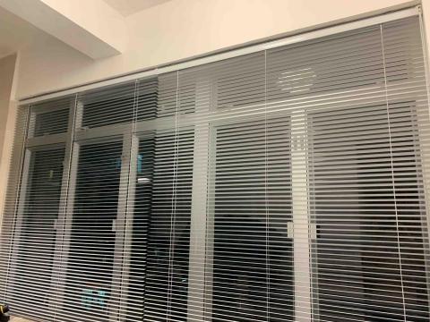 黃鈎全 - 百葉簾