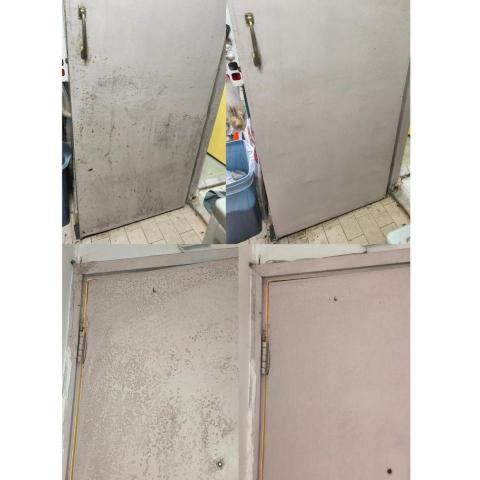 靜潔工坊 SilentPure Studio - 已完成出面門後及廁房門前之清潔處理。清潔前兩者表面均積聚灰塵、污漬及霉痕，影響外觀。清潔後，門面回復光潔整齊，無殘留污漬或損傷，整體狀況良好。
