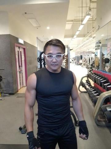 提供教琴人工服務的專家Man Wong