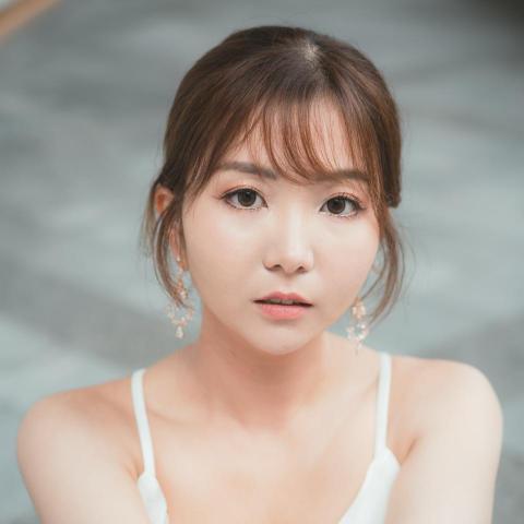 提供化妝師學徒服務的專家Katie