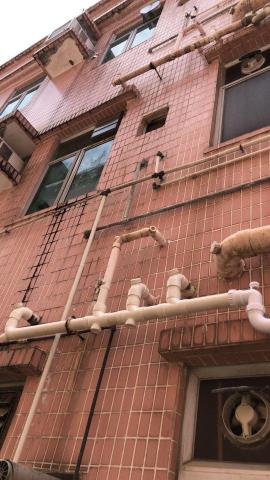 梁師傅 - 更換外墻去水喉管 梁師傅 - 更換外墻去水喉管