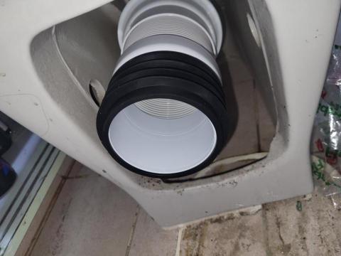 梁師傅 - 拆廁所更換去水喉 梁師傅 - 拆廁所更換去水喉