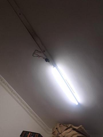 Tsz Yat Angus Ng - 拆下T8 舊管,換上LED管 Tsz Yat Angus Ng - 拆下T8 舊管,換上LED管