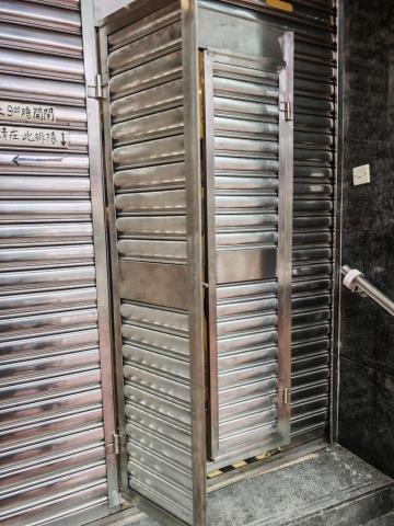 chung - 更換捲閘門