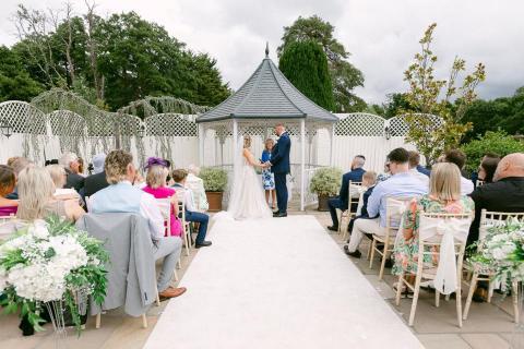 Forever Love Journey - 南唐莊園婚禮紀實 | 蘇塞克斯婚禮攝影師與錄影師紀錄愛的瞬間

就在數週前，我們非常榮幸能夠在英格蘭東南部西蘇塞克斯郡的南唐莊園（Southdowns Manor），紀錄一場精緻而溫馨的藝術風婚禮。作為經驗豐富的蘇塞克斯婚禮攝影與錄影拍檔，能夠參與這場親密的慶典，對我們而言是莫大的喜悅。

http://www.foreverlovejourney.com/