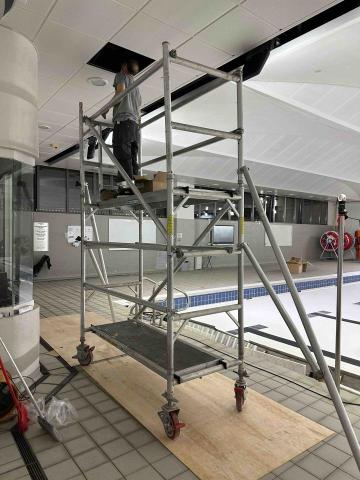 K12 Engineering Limited - 學校泳池高位舊快子筒燈 更換 LED筒燈工程