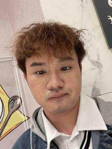 提供清拆工程英文服務的專家Alex Wong