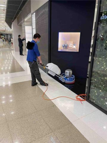 梁 師傅 - 車雲石