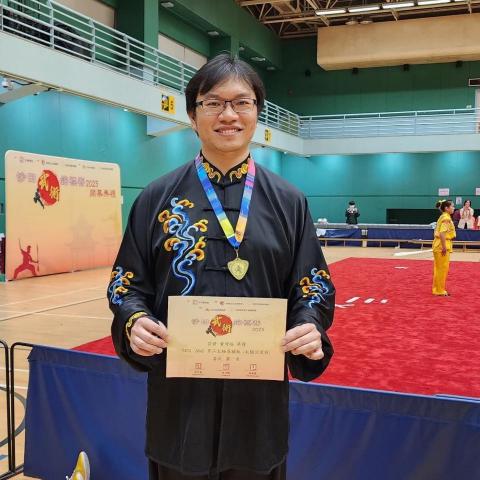 提供香港拯救貓狗協會lihkg服務的專家黃瑋珞