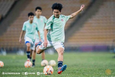 提供書法教學課程服務的專家Dicky Fung