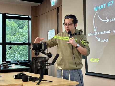 Don Lam - 我們不僅在活動拍攝/錄影方面擁有豐富的經驗,首席攝影師及項目總監Don Lam於2025年被邀請成為嶺南大學攝影基礎課程客席講師。 Don Lam - 我們不僅在活動拍攝/錄影方面擁有豐富的經驗,首席攝影師及項目總監Don Lam於2025年被邀請成為嶺南大學攝影基礎課程客席講師。