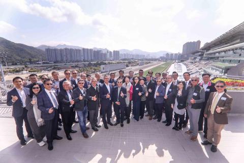 Don Lam - 我們曾為多間公營、私人機構及政府部門拍攝專業宣傳影片,擁有相當豐富的拍攝經驗及高水平製作技巧,必定可以滿足貴公司的拍攝需求。 Don Lam - 我們曾為多間公營、私人機構及政府部門拍攝專業宣傳影片,擁有相當豐富的拍攝經驗及高水平製作技巧,必定可以滿足貴公司的拍攝需求。