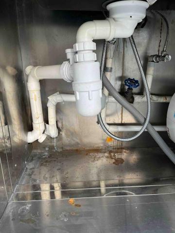 信誠專業樓宇服務 - 渠口底位置生鏽檢