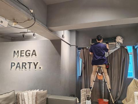 Jacky Cheung - 帶隊清潔partyroom冷氣