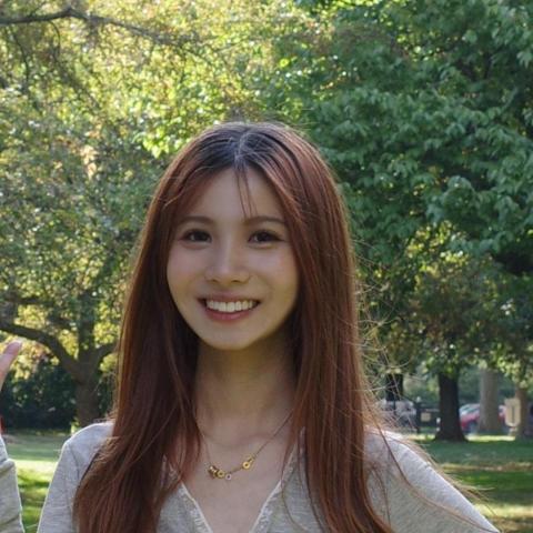 提供名片製作軟體免費服務的專家Gloria Li