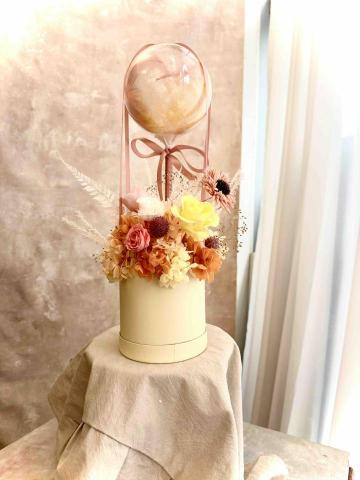 IN Aroma Power Ltd - 日本保鮮花
以日本進口保鮮花與天然素材製作，保留花朵最柔美嘅姿態與色澤。結合香氣設計，為空間注入優雅與寧靜，綻放恆久不凋的療癒之美。