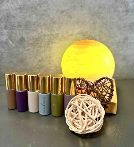 IN Aroma Power Ltd - 靜心調香｜情緒平衡配方
生活節奏急促、壓力重重，香氣成為最自然的舒壓力量。透過專業情緒調配，結合天然精油與芳香療法，為繁忙心靈注入平靜與能量，讓身心重拾平衡。