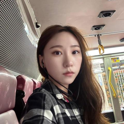 提供陪 月 收費服務的專家Karina