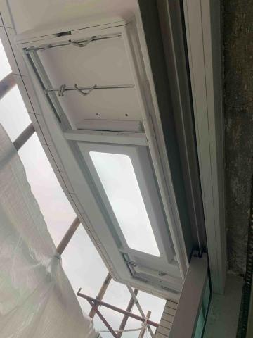 黃鈎全 - 電動涼衫架