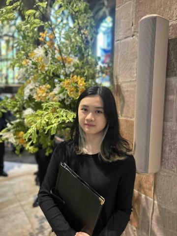 提供香港 廣告 公司 排名服務的專家Viola Singing