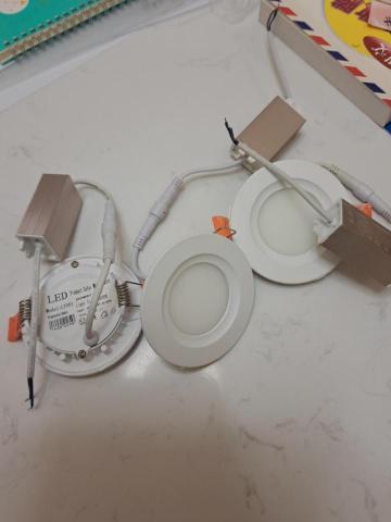 Tsz Yat Angus Ng - 拆除壞的崁入燈3個