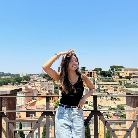 提供英文補習成人服務的專家Lee Phoebe