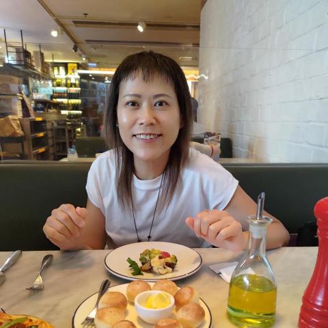 提供裝修師傅english服務的專家Katrina 