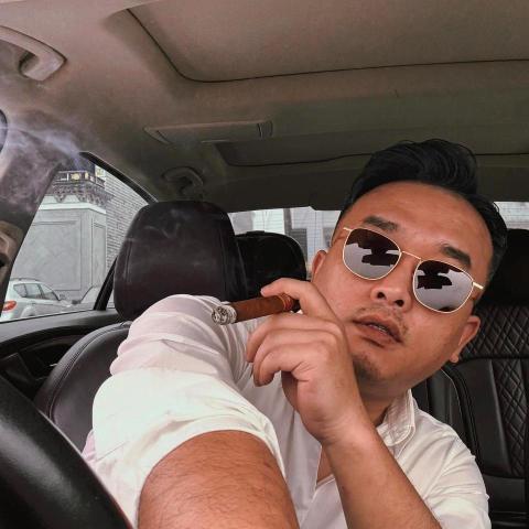 提供翻译英文翻中文服務的專家王星光