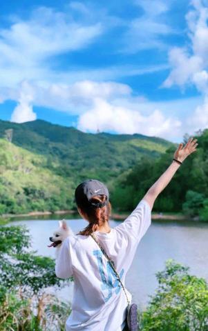 ICY小尾巴部落 - 白雲映湖，藍天下有你有我。 