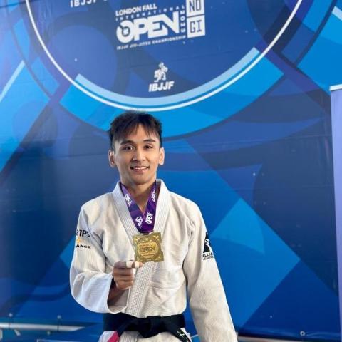 提供泰拳服務的專家Oscar