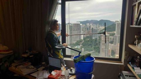 梁 師傅 - 玻璃清潔