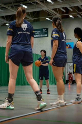 Kanye - 英國大學籃球比賽