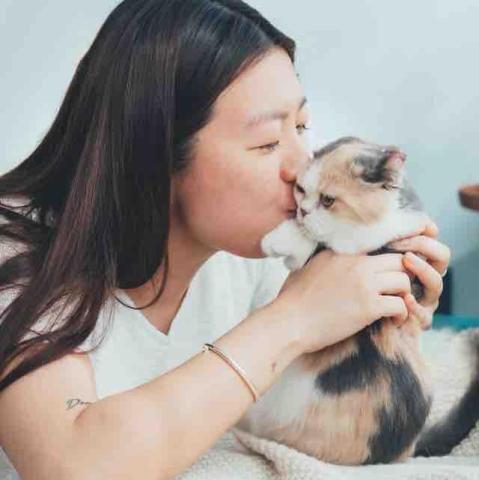 提供購買fb帳號服務的專家Jennifer