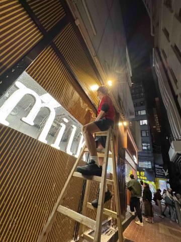 Edwin law - 拿破崙麵包店清潔相片