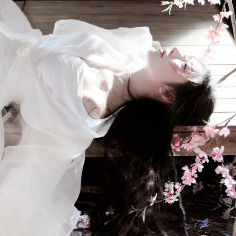 提供電視柜服務的專家Angela Chui