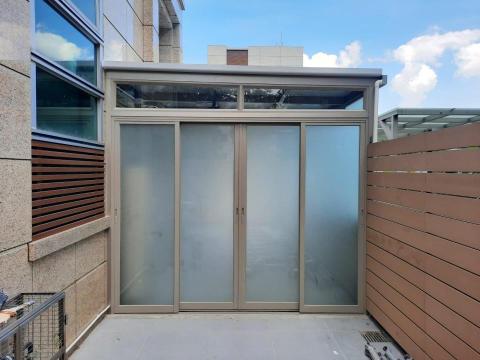 泓泰工程公司（鋁窗工程） - 玻璃屋