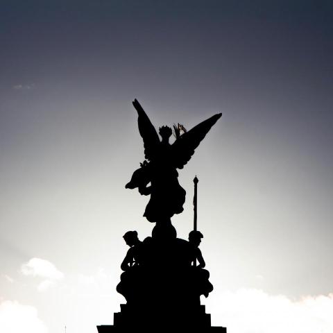 提供男按摩師薪水服務的專家Nick