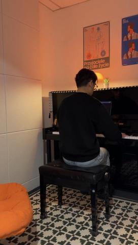 Fuji Music Hong Kong - 直身琴房