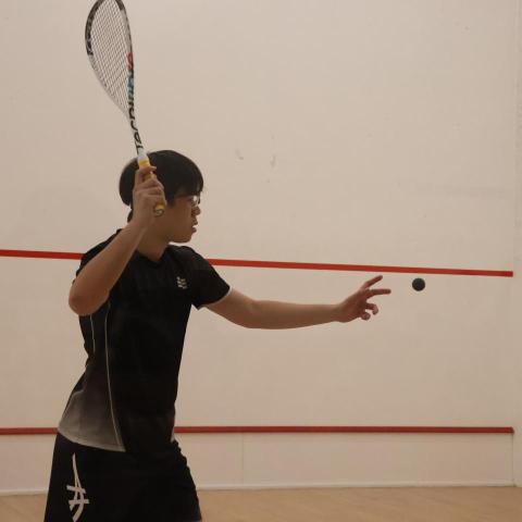 提供壁球班服務的專家Jason Leung