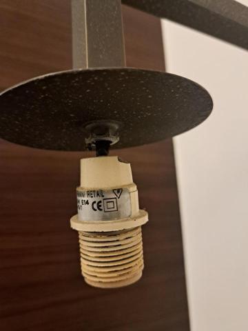 Tsz Yat Angus Ng - 舊檯燈燈咀壞