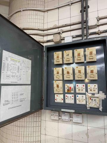 dominic kong - 政府捲閘，複雜～但無難度。