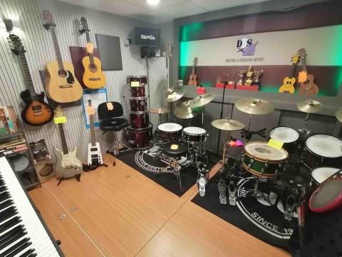 提供僱員再培訓局大學生服務的專家弦天音樂