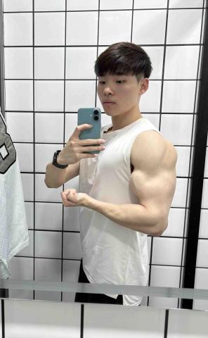 Simon - 提供營養師減肥服務的專家