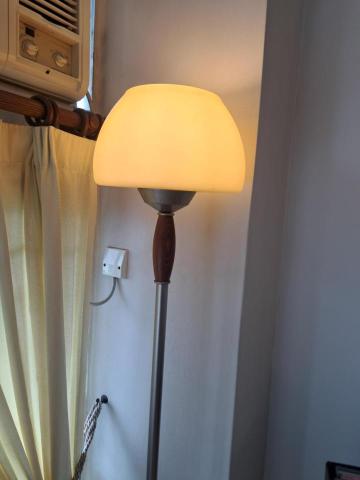 Tsz Yat Angus Ng - 座地燈不停閃，客戶認為光暗制導致，故要求掩掉，直接俾電著燈